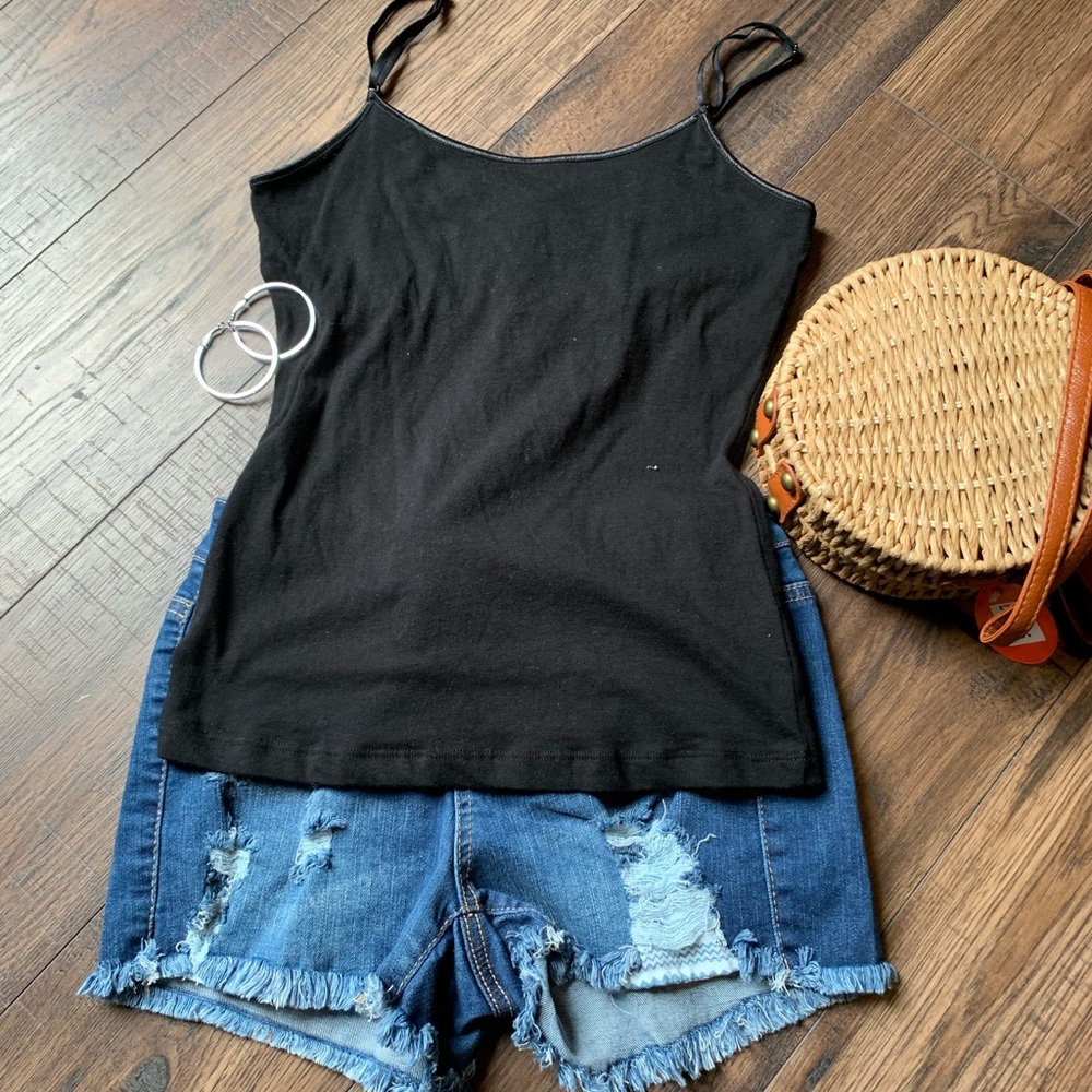 Black basic tank top with built in bra - Picture 2 of 4
